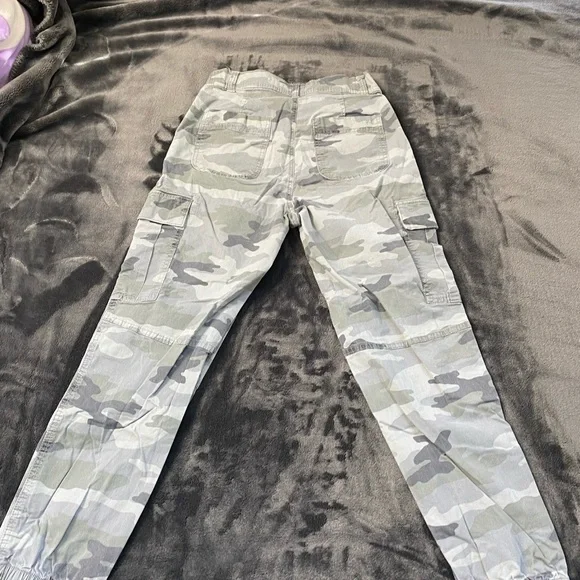 American eagle Green cargos - Picture 3 of 3